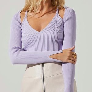 ASTR The Label ESTEFANIA SHOULDER CUTOUT TOP in Lilac